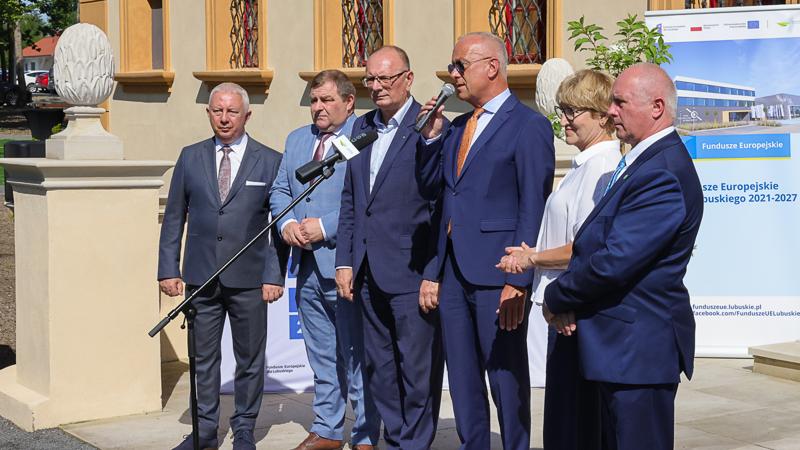 Uroczyste otwarcie zrewitalizowanego Dworu w Muzeum Etnograficznym z Zielonej Górze - Ochli