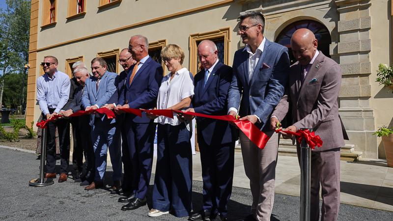 Uroczyste otwarcie zrewitalizowanego Dworu w Muzeum Etnograficznym z Zielonej Górze - Ochli