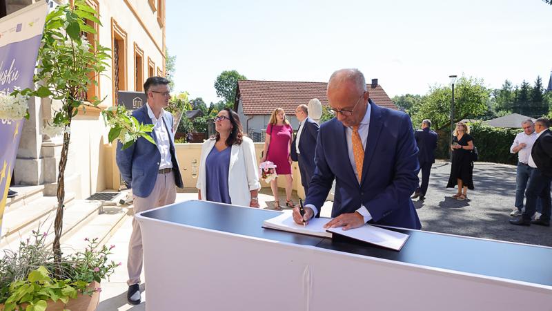 Uroczyste otwarcie zrewitalizowanego Dworu w Muzeum Etnograficznym z Zielonej Górze - Ochli
