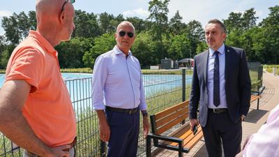 Marszałek Marcin Jabłoński i Prezydent Marcin Pabierowski z wizytą w H2Ochla