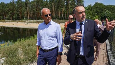 Marszałek Marcin Jabłoński i Prezydent Marcin Pabierowski z wizytą w H2Ochla