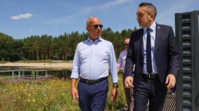 Marszałek Marcin Jabłoński i Prezydent Marcin Pabierowski z wizytą w H2Ochla