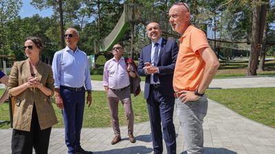 Marszałek Marcin Jabłoński i Prezydent Marcin Pabierowski z wizytą w H2Ochla