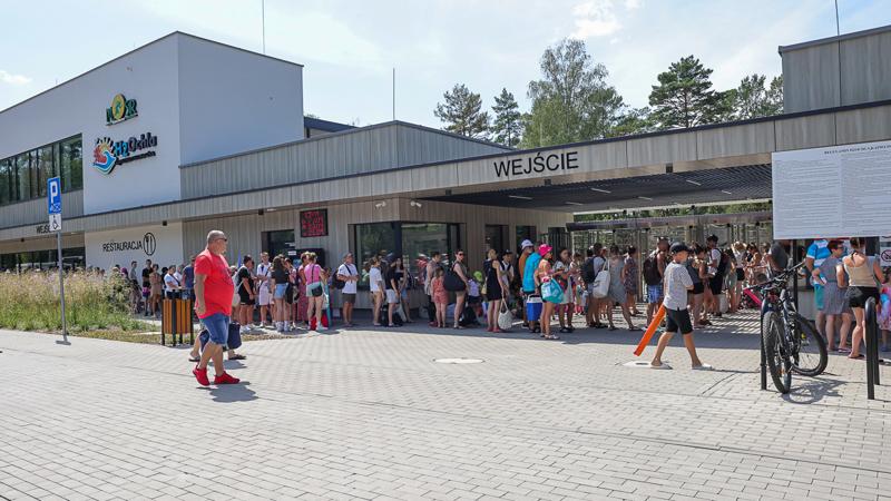 Marszałek Marcin Jabłoński i Prezydent Marcin Pabierowski z wizytą w H2Ochla