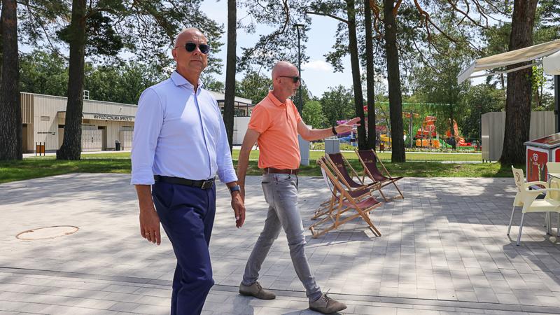 Marszałek Marcin Jabłoński i Prezydent Marcin Pabierowski z wizytą w H2Ochla