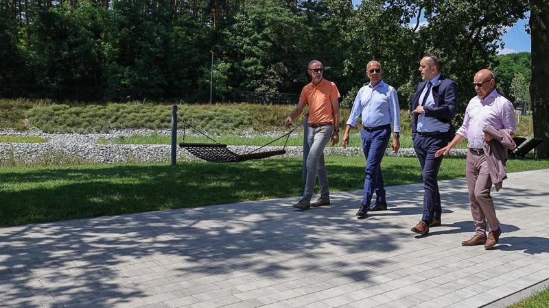 Marszałek Marcin Jabłoński i Prezydent Marcin Pabierowski z wizytą w H2Ochla