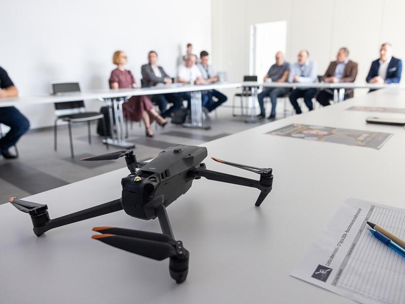 Park Technologii Kosmicznych w Zielonej Górze zaprezentował projekt na wykorzystanie dronów do poprawy bezpieczeństwa w miastach i powiatach.