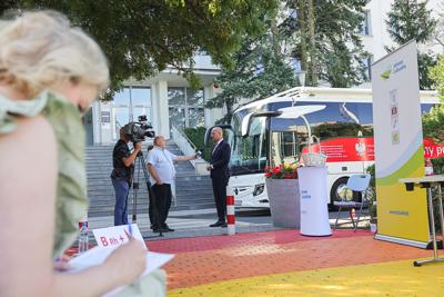 Zbiórka krwi przed urzędem marszałkowskim 