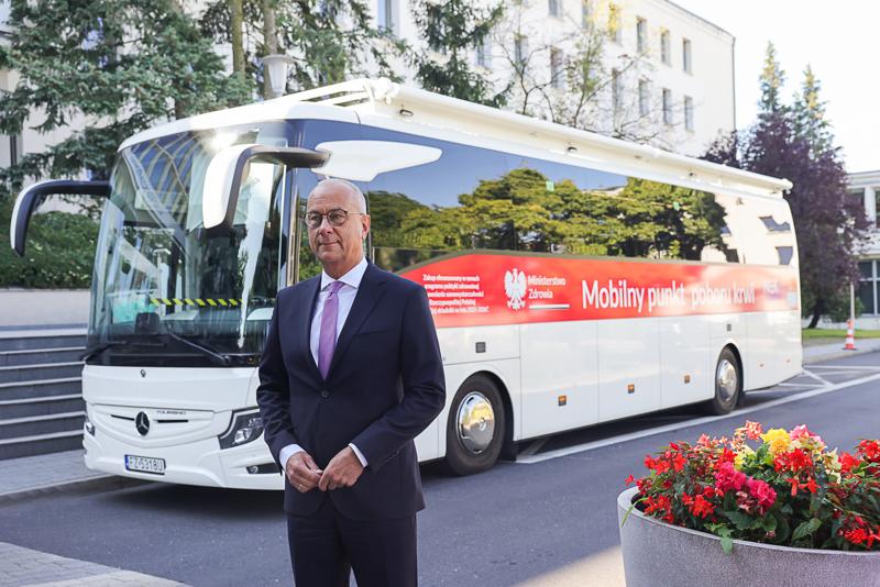 Zbiórka krwi przed urzędem marszałkowskim