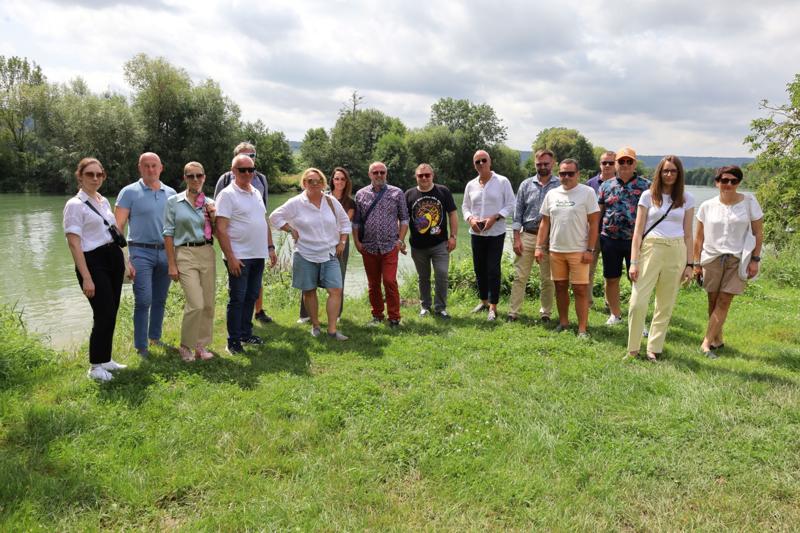 1 sierpnia 2024 r. uczestnicy Misji Gospodarczej – Paryż 2024 (bierze w niej udział 38 lubuskich przedsiębiorców) odwiedzili Champagne Meteyer