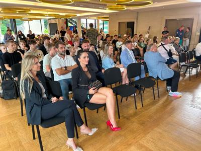 2 sierpnia 2024 r. w Domu Polskim z Paryżem żegnało się 38 lubuskich przedsiębiorców – uczestników Misji Gospodarczej, a stolicę Francji w czasie Igrzysk Olimpijskich witało 36 młodych sportowców z lubuskich klubów