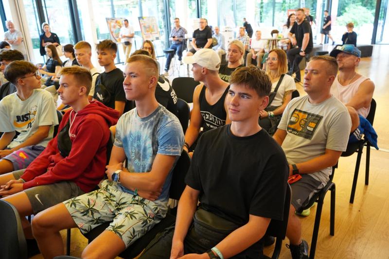 2 sierpnia 2024 r. w Domu Polskim z Paryżem żegnało się 38 lubuskich przedsiębiorców – uczestników Misji Gospodarczej, a stolicę Francji w czasie Igrzysk Olimpijskich witało 36 młodych sportowców z lubuskich klubów