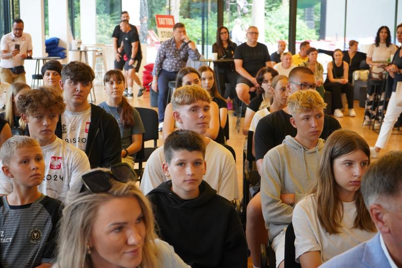2 sierpnia 2024 r. w Domu Polskim z Paryżem żegnało się 38 lubuskich przedsiębiorców – uczestników Misji Gospodarczej, a stolicę Francji w czasie Igrzysk Olimpijskich witało 36 młodych sportowców z lubuskich klubów