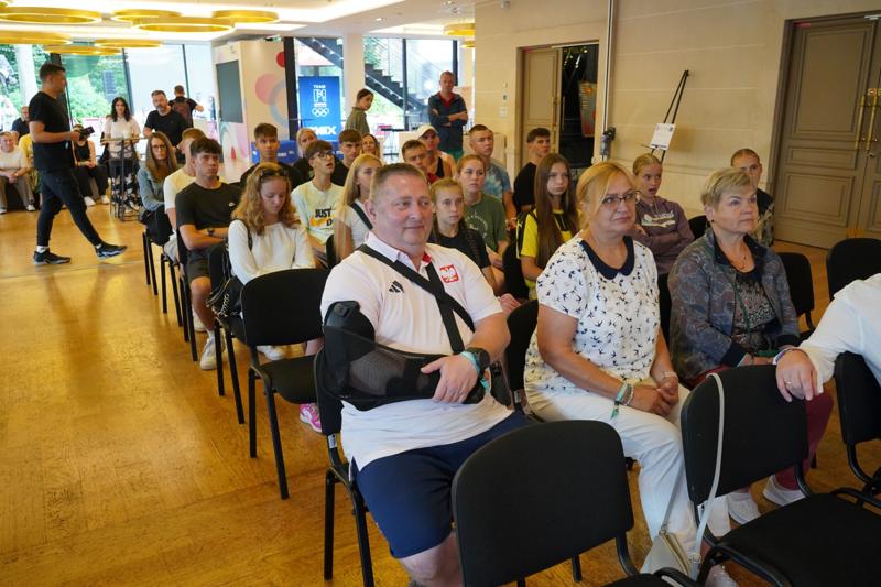 2 sierpnia 2024 r. w Domu Polskim z Paryżem żegnało się 38 lubuskich przedsiębiorców – uczestników Misji Gospodarczej, a stolicę Francji w czasie Igrzysk Olimpijskich witało 36 młodych sportowców z lubuskich klubów