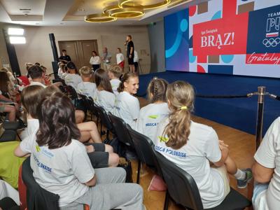 3 sierpnia 2024 r. w Domu Polskim w centrum Paryża z kibicami i dziennikarzami spotkała Iga Świątek, która jako pierwsza zdobyła dla Polski medal olimpijski w tenisie. Tenisistka zrobiła sobie wspólne zdjęcie z młodymi lubuskimi sportowcami, których do stolicy Francji w czasie Igrzysk Olimpijskich zaprosiło Województwo Lubuskie, podpisała się też Lubuszanom na koszulkach z logiem Lubuskiego!