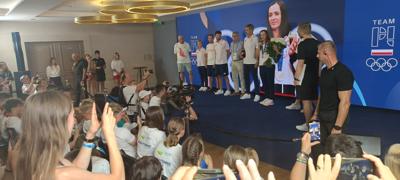 3 sierpnia 2024 r. w Domu Polskim w centrum Paryża z kibicami i dziennikarzami spotkała Iga Świątek, która jako pierwsza zdobyła dla Polski medal olimpijski w tenisie. Tenisistka zrobiła sobie wspólne zdjęcie z młodymi lubuskimi sportowcami, których do stolicy Francji w czasie Igrzysk Olimpijskich zaprosiło Województwo Lubuskie, podpisała się też Lubuszanom na koszulkach z logiem Lubuskiego!