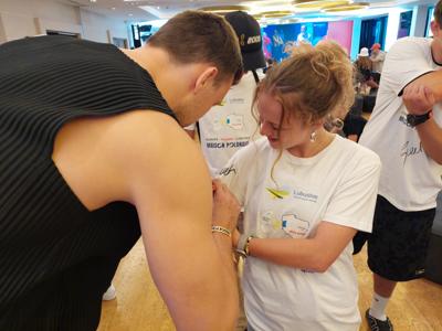 W sobotę w Domu Polskim młodzi lubuscy sportowcy zdobyli też autograf Kamila Syprzaka – polskiego piłkarza ręcznego