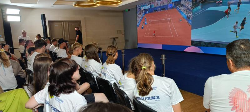 3 sierpnia 2024 r. w Domu Polskim w centrum Paryża z kibicami i dziennikarzami spotkała Iga Świątek, która jako pierwsza zdobyła dla Polski medal olimpijski w tenisie. Tenisistka zrobiła sobie wspólne zdjęcie z młodymi lubuskimi sportowcami, których do stolicy Francji w czasie Igrzysk Olimpijskich zaprosiło Województwo Lubuskie, podpisała się też Lubuszanom na koszulkach z logiem Lubuskiego!