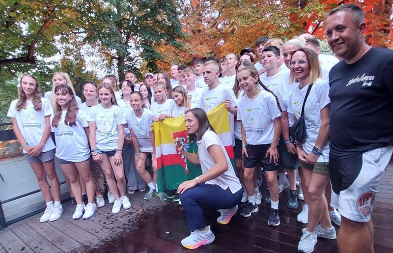 3 sierpnia 2024 r. w Domu Polskim w centrum Paryża z kibicami i dziennikarzami spotkała Iga Świątek, która jako pierwsza zdobyła dla Polski medal olimpijski w tenisie. Tenisistka zrobiła sobie wspólne zdjęcie z młodymi lubuskimi sportowcami, których do stolicy Francji w czasie Igrzysk Olimpijskich zaprosiło Województwo Lubuskie, podpisała się też Lubuszanom na koszulkach z logiem Lubuskiego!