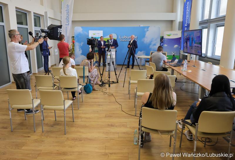 Uczestnicy konferencji prasowej poświęconej najnowszej edycji Festiwalu Muzyka w Raju (14 – 24 sierpnia 2024).