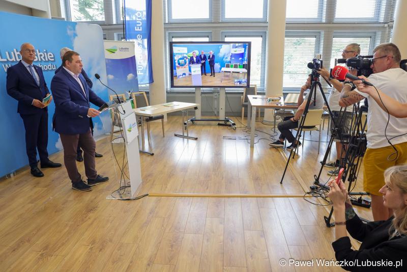 Uczestnicy konferencji prasowej poświęconej najnowszej edycji Festiwalu Muzyka w Raju (14 – 24 sierpnia 2024).