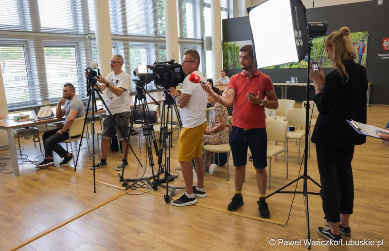 Uczestnicy konferencji prasowej poświęconej najnowszej edycji Festiwalu Muzyka w Raju (14 – 24 sierpnia 2024).