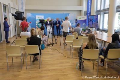 Uczestnicy konferencji prasowej poświęconej najnowszej edycji Festiwalu Muzyka w Raju (14 – 24 sierpnia 2024). 