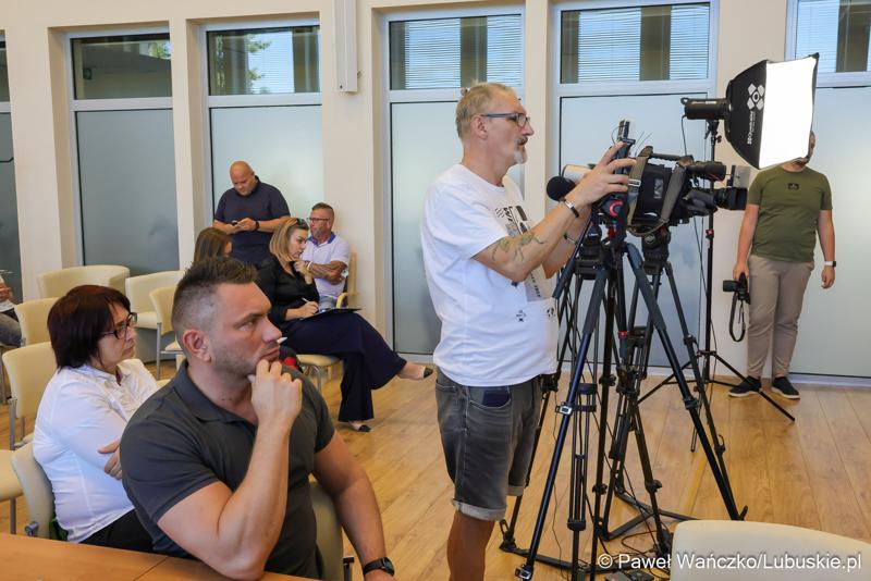 Uczestnicy konferencji prasowej dot. podpisania umowy o dofinansowanie projektu pod nazwą „Lubuskie Szkolnictwo Zawodowe dla Nowoczesnego Rynku Pracy”