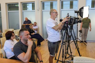 Uczestnicy konferencji prasowej dot. podpisania umowy o dofinansowanie projektu pod nazwą „Lubuskie Szkolnictwo Zawodowe dla Nowoczesnego Rynku Pracy”
