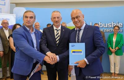 Uczestnicy konferencji prasowej dot. podpisania umowy o dofinansowanie projektu pod nazwą „Lubuskie Szkolnictwo Zawodowe dla Nowoczesnego Rynku Pracy”
