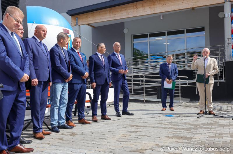 Przy ulicy Fabrycznej w Kostrzynie nad Odrą zaczął działać park wodny. W otwarciu obiektu 21 sierpnia 2024 r. uczestniczył marszałek województwa lubuskiego Marcin Jabłoński.