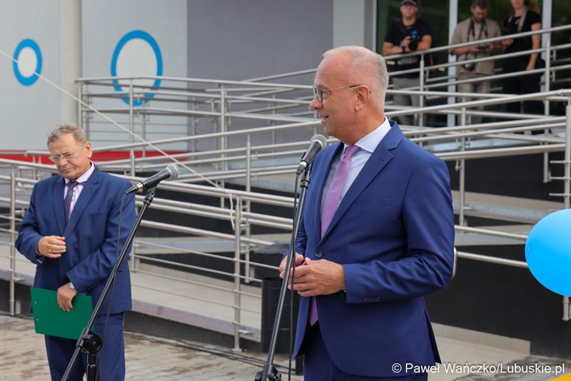 Przy ulicy Fabrycznej w Kostrzynie nad Odrą zaczął działać park wodny. W otwarciu obiektu 21 sierpnia 2024 r. uczestniczył marszałek województwa lubuskiego Marcin Jabłoński.