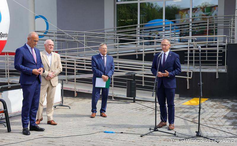 Przy ulicy Fabrycznej w Kostrzynie nad Odrą zaczął działać park wodny. W otwarciu obiektu 21 sierpnia 2024 r. uczestniczył marszałek województwa lubuskiego Marcin Jabłoński.