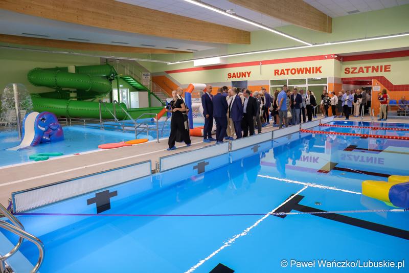 Przy ulicy Fabrycznej w Kostrzynie nad Odrą zaczął działać park wodny. W otwarciu obiektu 21 sierpnia 2024 r. uczestniczył marszałek województwa lubuskiego Marcin Jabłoński.