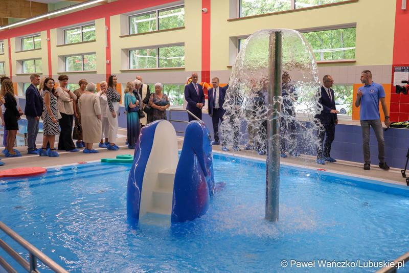 Przy ulicy Fabrycznej w Kostrzynie nad Odrą zaczął działać park wodny. W otwarciu obiektu 21 sierpnia 2024 r. uczestniczył marszałek województwa lubuskiego Marcin Jabłoński.