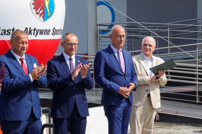 Przy ulicy Fabrycznej w Kostrzynie nad Odrą zaczął działać park wodny. W otwarciu obiektu 21 sierpnia 2024 r. uczestniczył marszałek województwa lubuskiego Marcin Jabłoński.

