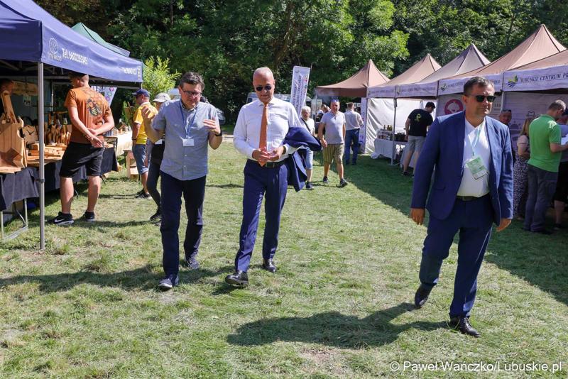 Uczestnicy Europejskich Targi Łowiectwa, Winiarstwa i Produktu Regionalnego ,,EKO – NATURA” w Gliśnie