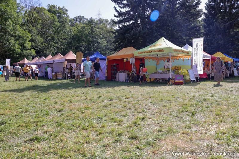 Uczestnicy Europejskich Targi Łowiectwa, Winiarstwa i Produktu Regionalnego ,,EKO – NATURA” w Gliśnie