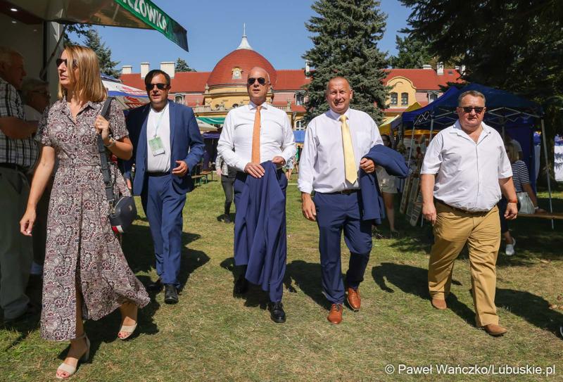 Uczestnicy Europejskich Targi Łowiectwa, Winiarstwa i Produktu Regionalnego ,,EKO – NATURA” w Gliśnie