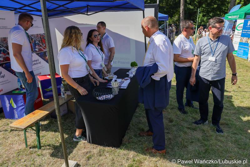 Uczestnicy Europejskich Targi Łowiectwa, Winiarstwa i Produktu Regionalnego ,,EKO – NATURA” w Gliśnie