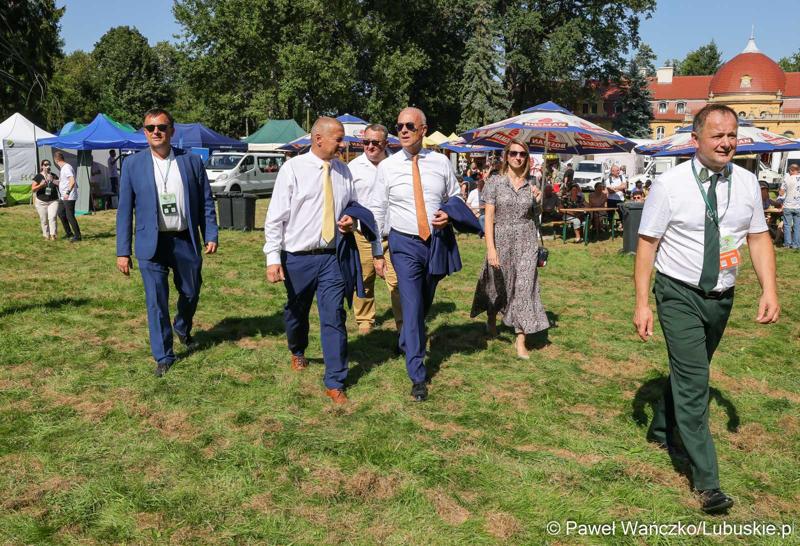 Uczestnicy Europejskich Targi Łowiectwa, Winiarstwa i Produktu Regionalnego ,,EKO – NATURA” w Gliśnie