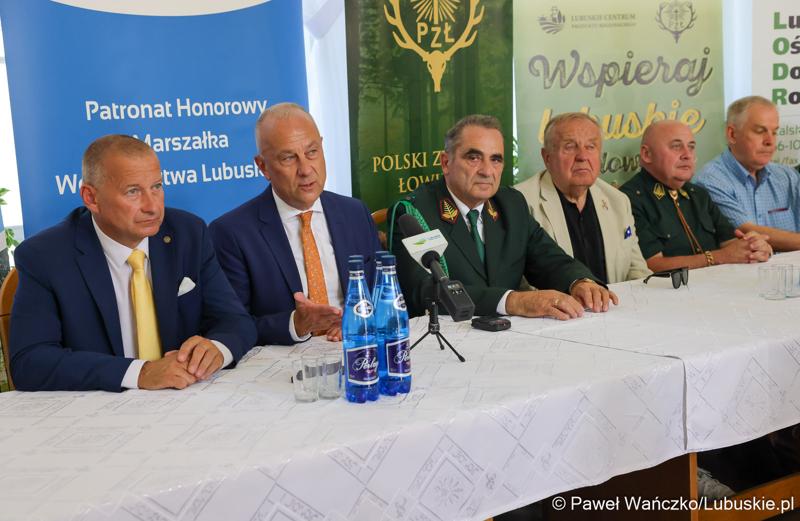 Uczestnicy Europejskich Targi Łowiectwa, Winiarstwa i Produktu Regionalnego ,,EKO – NATURA” w Gliśnie