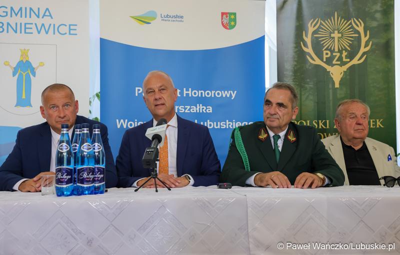 Uczestnicy Europejskich Targi Łowiectwa, Winiarstwa i Produktu Regionalnego ,,EKO – NATURA” w Gliśnie