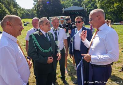Uczestnicy Europejskich Targi Łowiectwa, Winiarstwa i Produktu Regionalnego ,,EKO – NATURA” w Gliśnie 