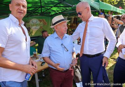 Uczestnicy Europejskich Targi Łowiectwa, Winiarstwa i Produktu Regionalnego ,,EKO – NATURA” w Gliśnie 