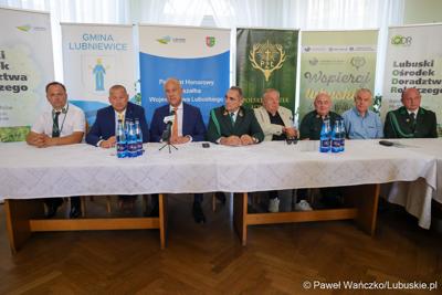 Uczestnicy Europejskich Targi Łowiectwa, Winiarstwa i Produktu Regionalnego ,,EKO – NATURA” w Gliśnie 