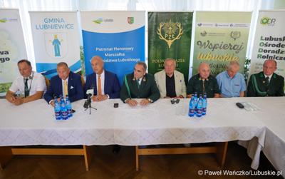Uczestnicy Europejskich Targi Łowiectwa, Winiarstwa i Produktu Regionalnego ,,EKO – NATURA” w Gliśnie 