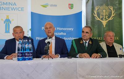 Uczestnicy Europejskich Targi Łowiectwa, Winiarstwa i Produktu Regionalnego ,,EKO – NATURA” w Gliśnie 