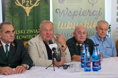 Uczestnicy Europejskich Targi Łowiectwa, Winiarstwa i Produktu Regionalnego ,,EKO – NATURA” w Gliśnie 