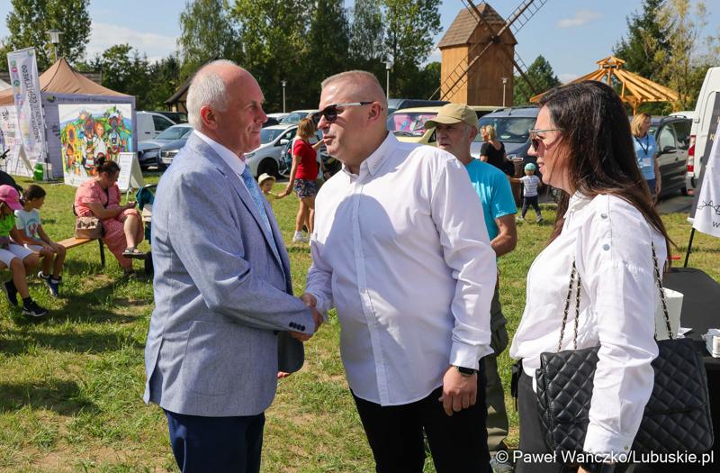 W Zagrodzie Kamiennej skansenu w Zielonej Górze-Ochli świętowano jubileusz 10-lecia istnienia Twojego Zielonego Targu. Gościem wydarzenia był członek zarządu województwa lubuskiego Zbigniew Kołodziej.